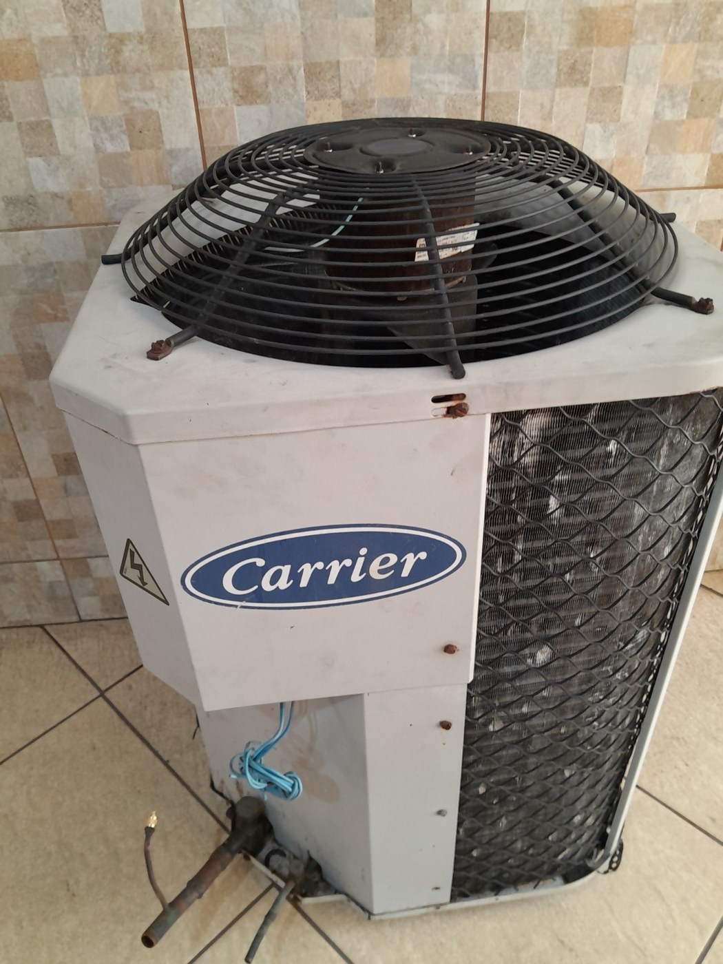 Equipamento Carrier em manutenção